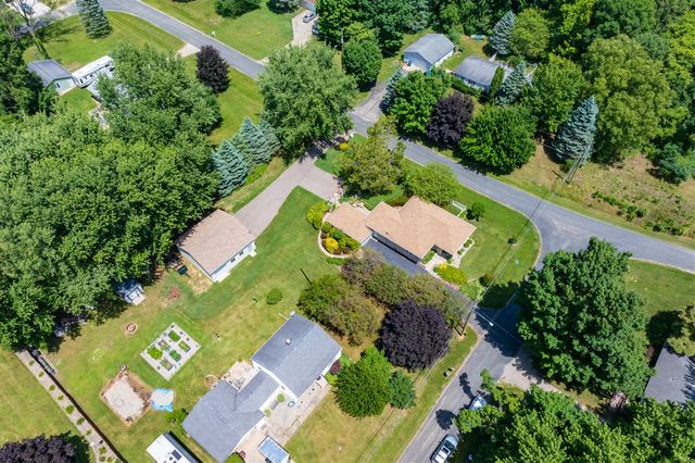 68334 Apple Lane, Benton Harbor, MI 49022