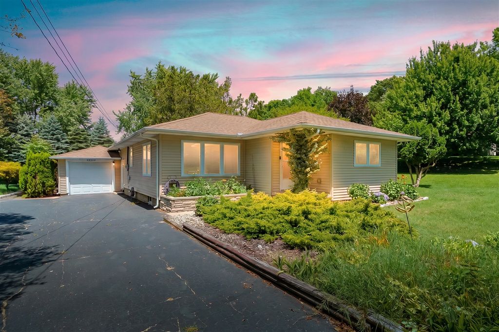 68334 Apple Lane, Benton Harbor, MI 49022