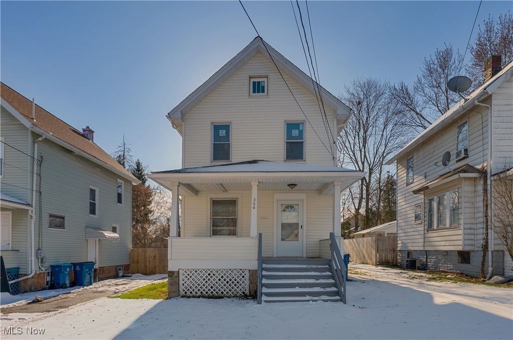306 Maplewood Avenue, Struthers, OH 44471