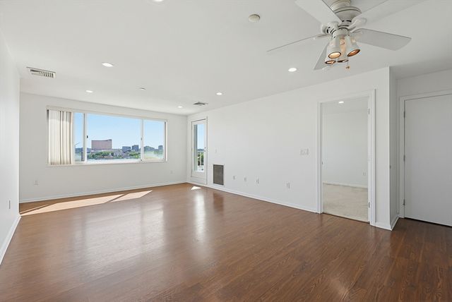 30 Chelsea St 814, Everett, MA 02149