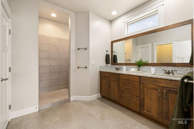 9805 W Wildbranch Dr, Star, ID 83669