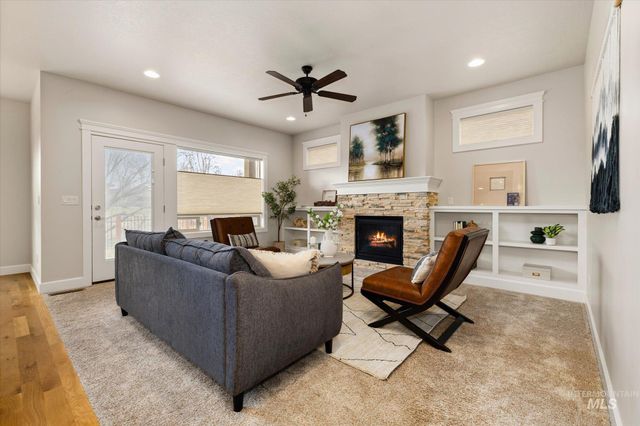 9805 W Wildbranch Dr, Star, ID 83669