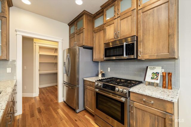 9805 W Wildbranch Dr, Star, ID 83669