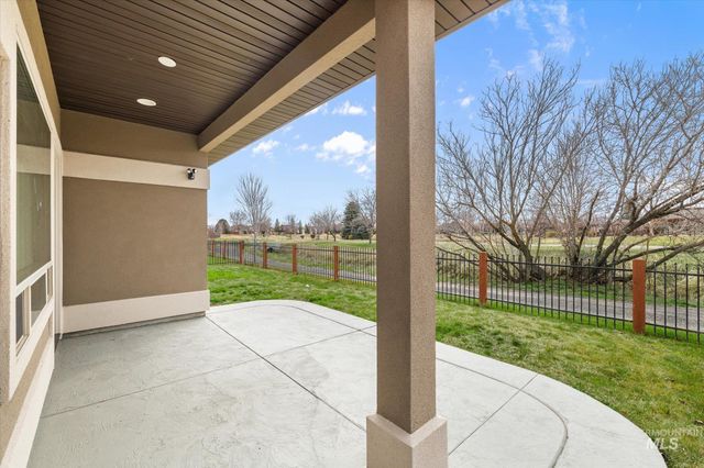 9805 W Wildbranch Dr, Star, ID 83669