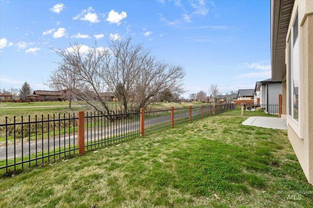 9805 W Wildbranch Dr, Star, ID 83669