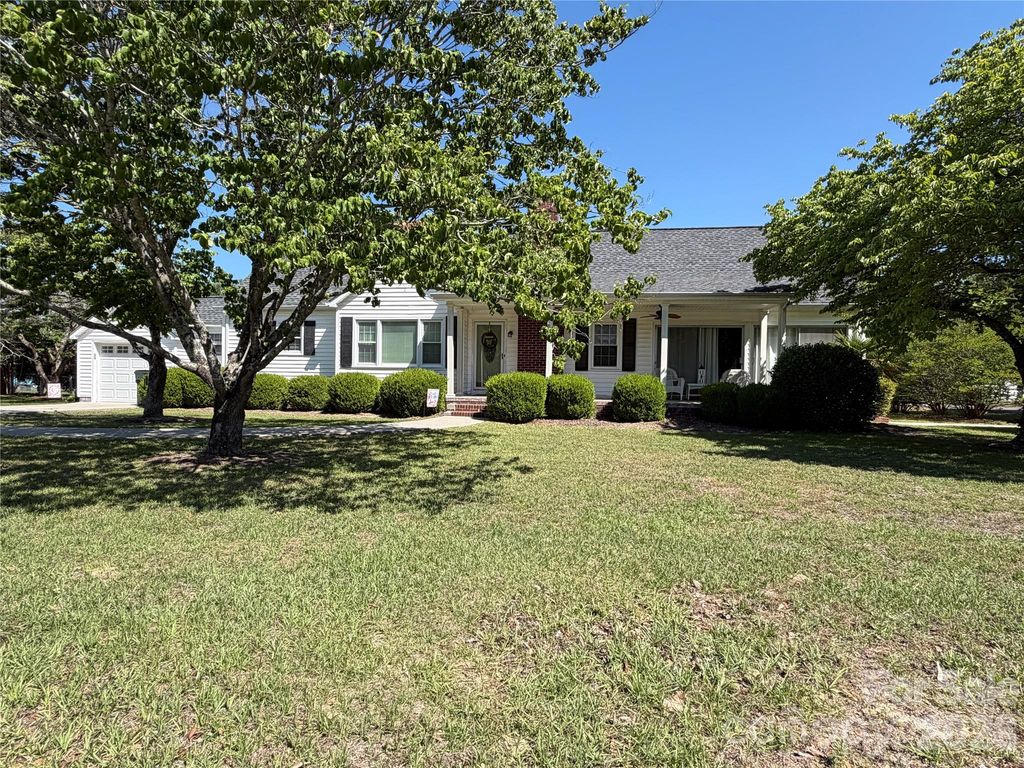 202 W Stevens Drive, Kershaw, SC 29067