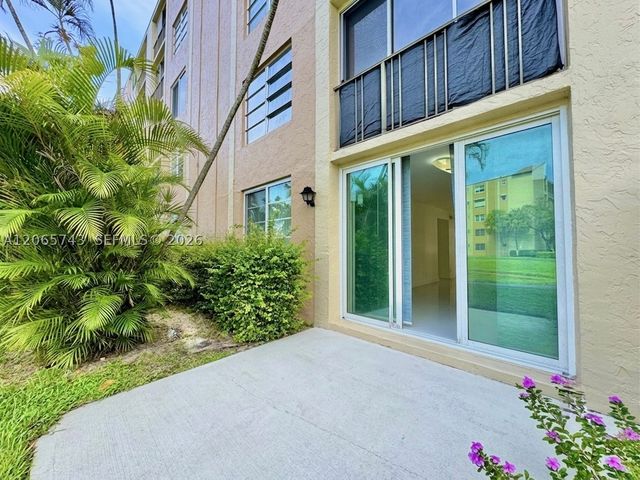 7840 NW 50th St 102, Lauderhill, FL 33351