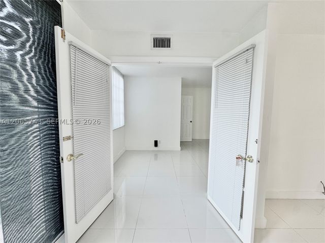 7840 NW 50th St 102, Lauderhill, FL 33351