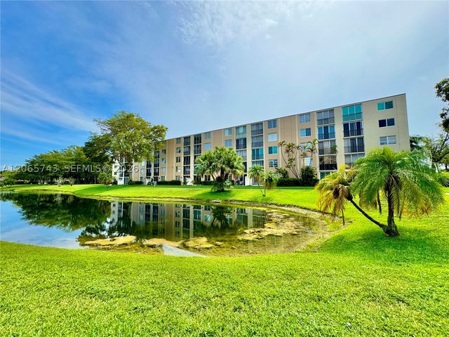 7840 NW 50th St 102, Lauderhill, FL 33351