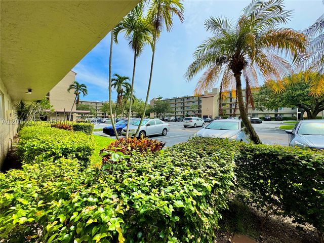 7840 NW 50th St 102, Lauderhill, FL 33351