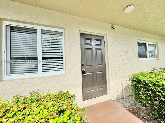 7840 NW 50th St 102, Lauderhill, FL 33351