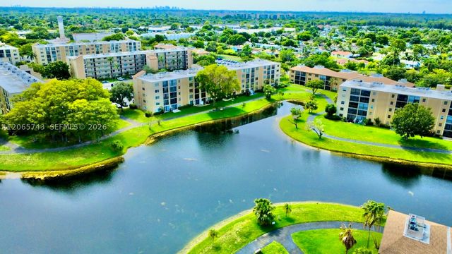 7840 NW 50th St 102, Lauderhill, FL 33351