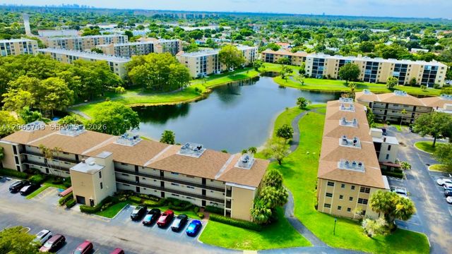 7840 NW 50th St 102, Lauderhill, FL 33351