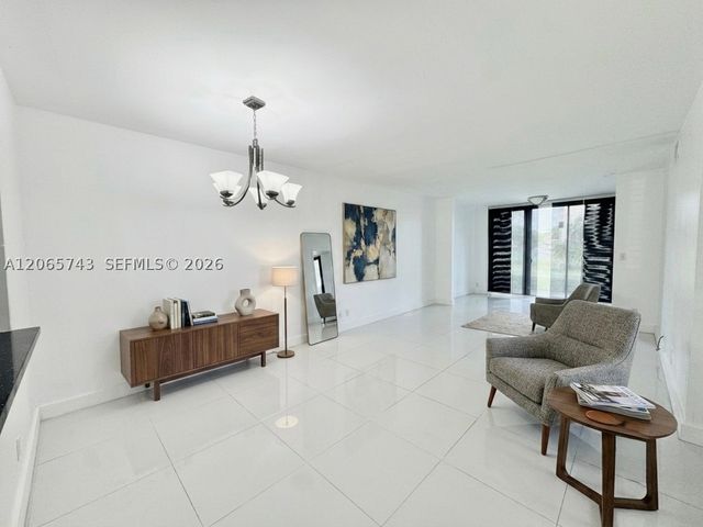7840 NW 50th St 102, Lauderhill, FL 33351