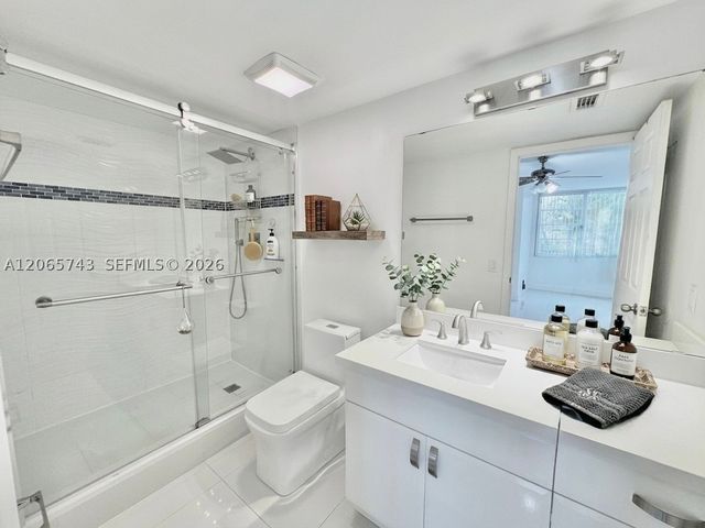 7840 NW 50th St 102, Lauderhill, FL 33351