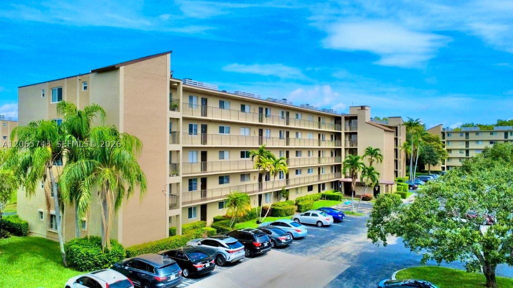 7840 NW 50th St 102, Lauderhill, FL 33351