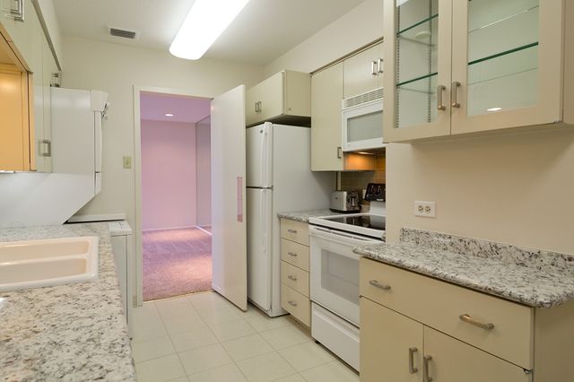 6335 W Northwest Highway 913, Dallas, TX 75225