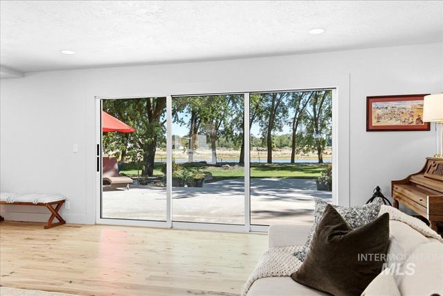 21420 Lakehaven Ln, Star, ID 83669