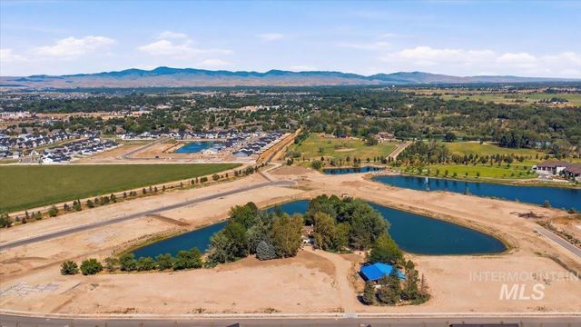 21420 Lakehaven Ln, Star, ID 83669