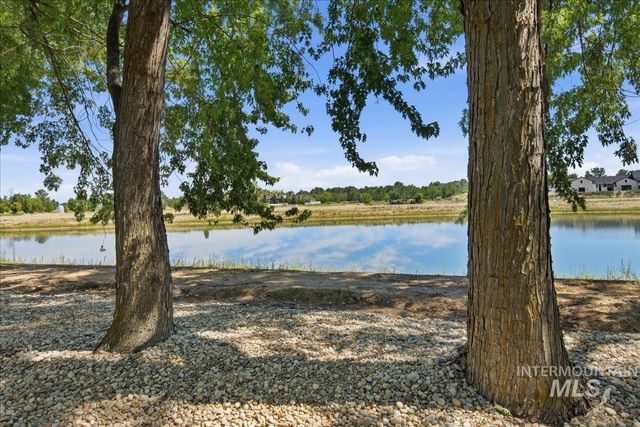 21420 Lakehaven Ln, Star, ID 83669