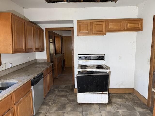 2770 N GRant BOULEVARD, Milwaukee, WI 53210