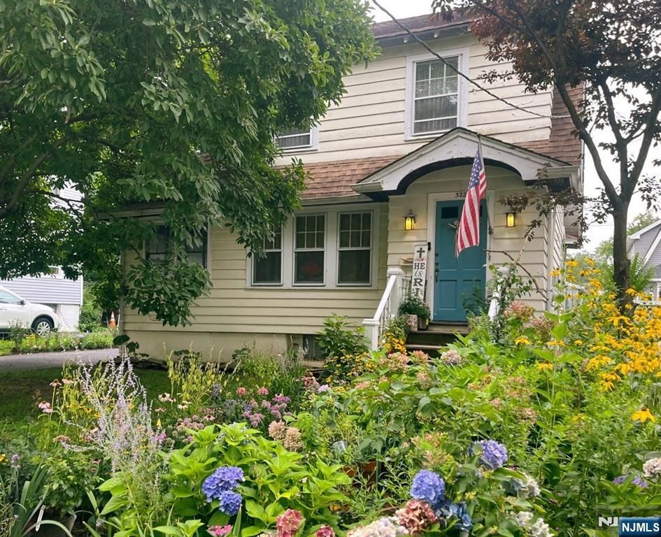 322 Magnolia Place, Leonia, NJ 07605