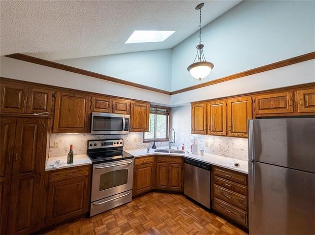 8323 W 120 Terrace, Overland Park, KS 66213