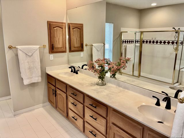 26013 MESA OAK DR, San Antonio, TX 78255