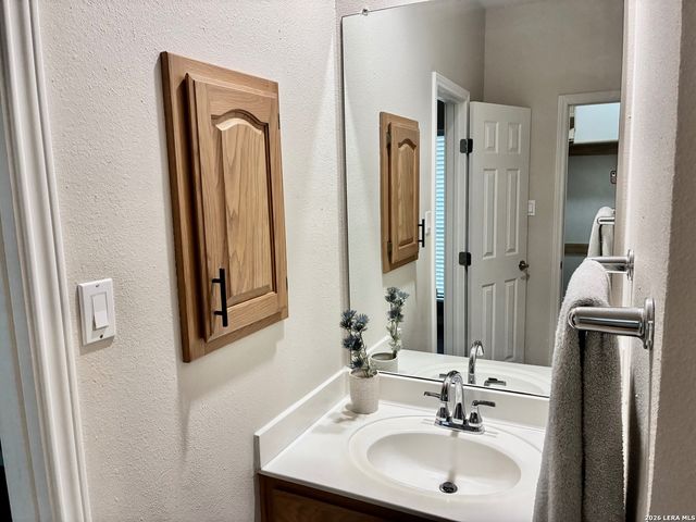 26013 MESA OAK DR, San Antonio, TX 78255