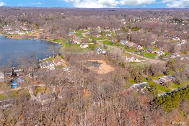 10557 Skeman Road, Brighton Township, MI 48114