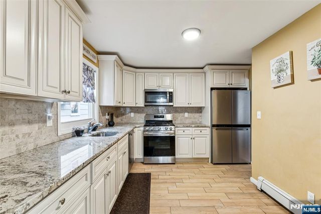 20 Toronto Court, Maplewood, NJ 07040