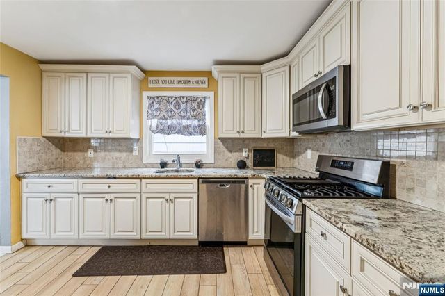 20 Toronto Court, Maplewood, NJ 07040