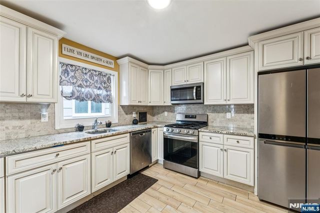 20 Toronto Court, Maplewood, NJ 07040