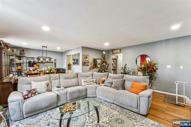 20 Toronto Court, Maplewood, NJ 07040