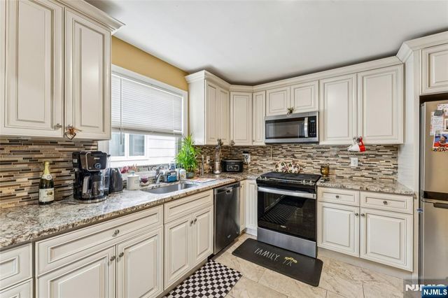 20 Toronto Court, Maplewood, NJ 07040