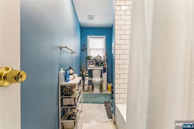 20 Toronto Court, Maplewood, NJ 07040