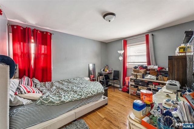 20 Toronto Court, Maplewood, NJ 07040