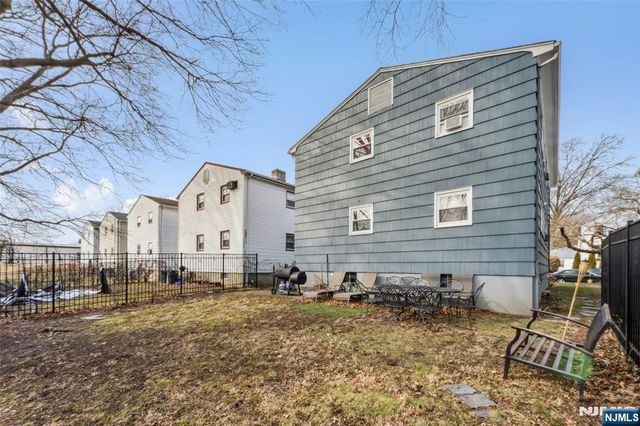 20 Toronto Court, Maplewood, NJ 07040