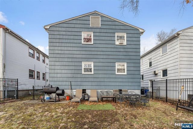 20 Toronto Court, Maplewood, NJ 07040