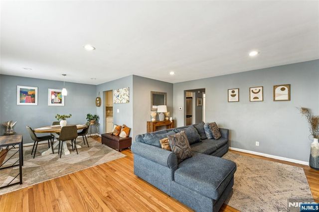 20 Toronto Court, Maplewood, NJ 07040