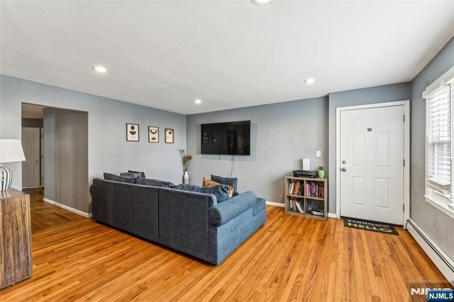 20 Toronto Court, Maplewood, NJ 07040