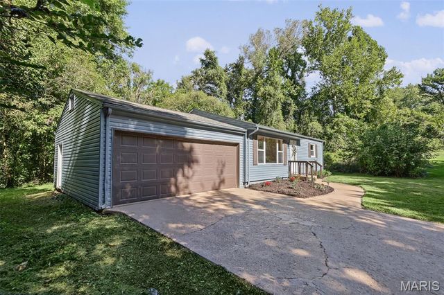 66 Birch Drive, Belleville, IL 62223