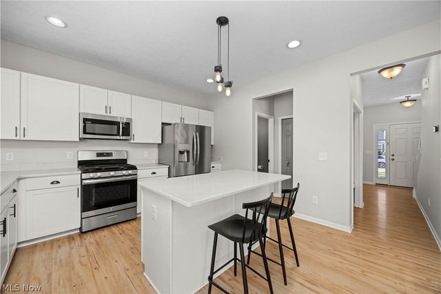 6715 High Perch Drive, North Ridgeville, OH 44039