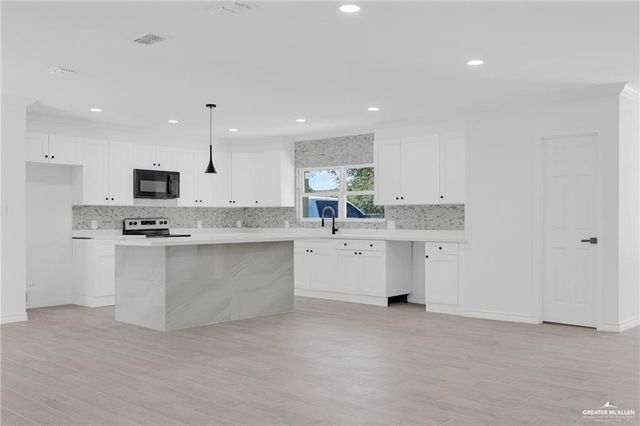 412 W 10th Street, San Juan, TX 78589