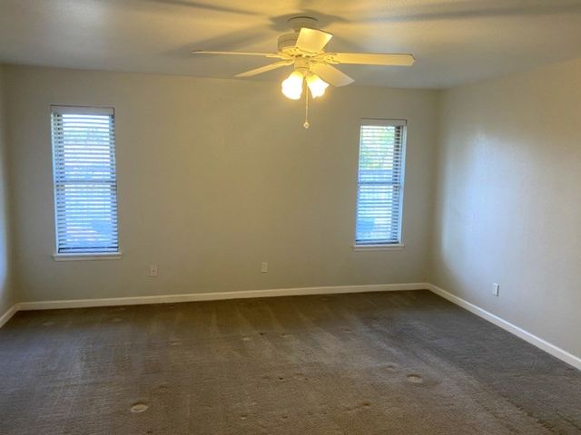 414 Meadow Ridge Dr, Kerrville, TX 78028