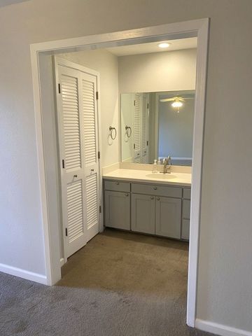 414 Meadow Ridge Dr, Kerrville, TX 78028