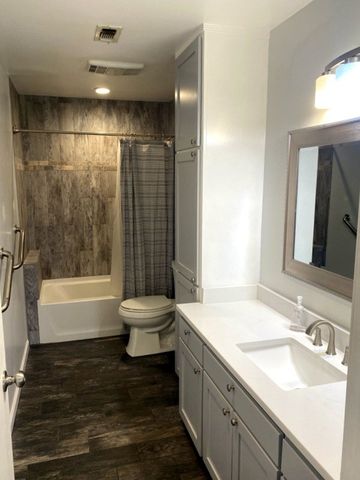 414 Meadow Ridge Dr, Kerrville, TX 78028