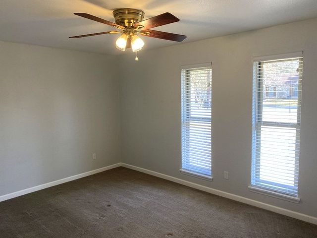 414 Meadow Ridge Dr, Kerrville, TX 78028