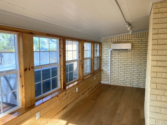 414 Meadow Ridge Dr, Kerrville, TX 78028