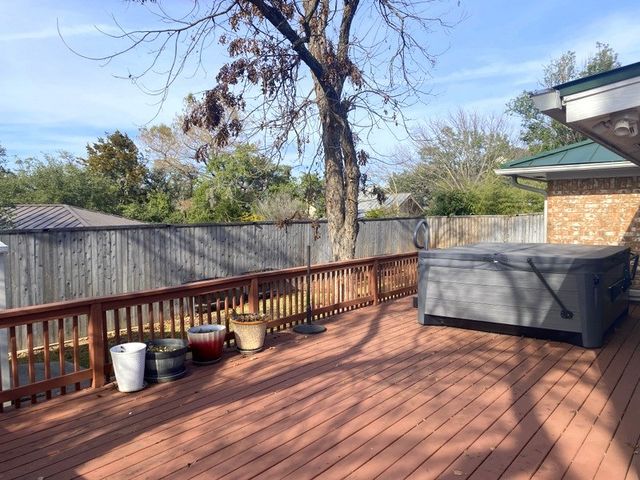 414 Meadow Ridge Dr, Kerrville, TX 78028